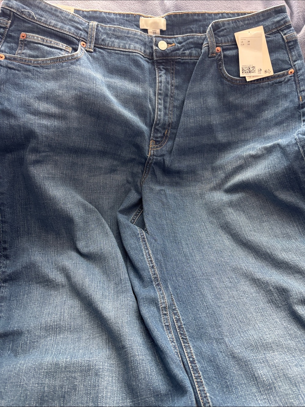 Straight-Leg Men's Jeans in Medium Blue Denim